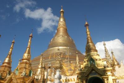 Shwedagon Pagoda (Close)