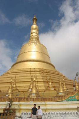 Khanh and Noon at Shwemawdaw Pagoda