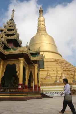 Noon at Shwemawdaw Pagoda