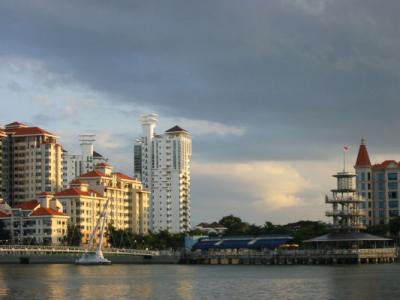 Apartments on Marina Bay (Closer)
