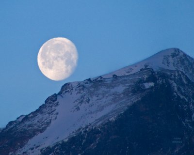 zP1030963 Moonset over Halletts Peak fr Brynwood.jpg