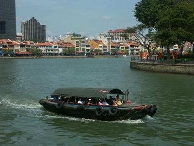 Bumboat on Singapore River.jpg