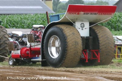 tractor-pulling 16