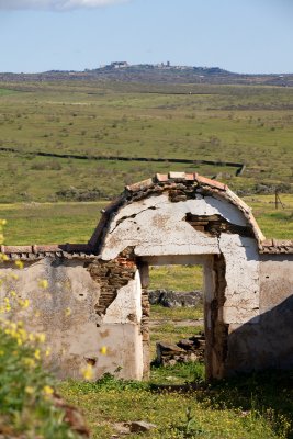 remains of farm, Trujillo in background IMG_8621.jpg