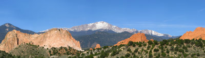 Pikes Peak at Garden of the Gods pano