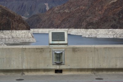 045 plaque  shows the dividing line between nevada and arizona.JPG