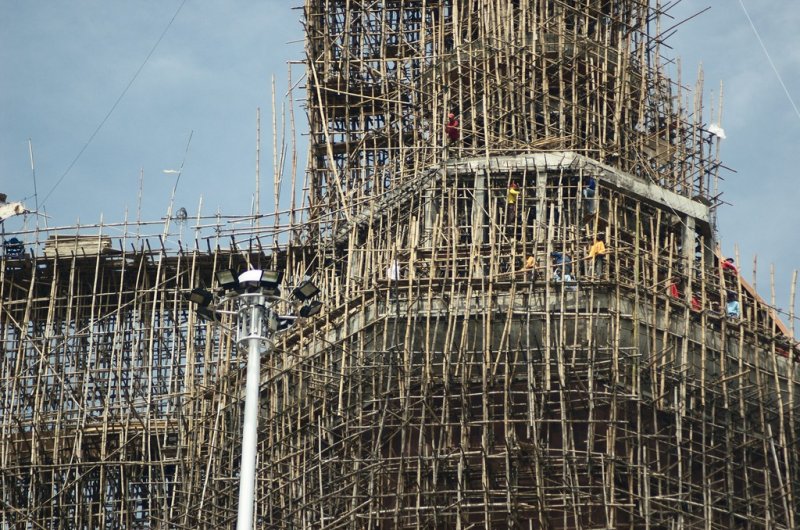 Building a Temple (Wat Nimit)