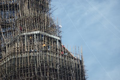 Building a Temple (Wat Nimit)