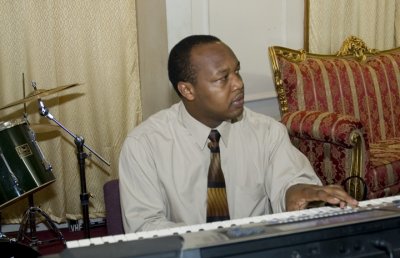 0036PianoPlayerCloseUp.jpg