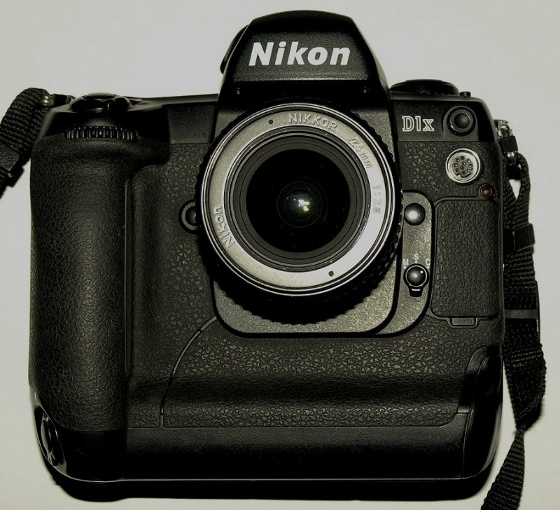 Nikon D1X
