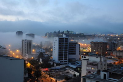 Quito wakes up