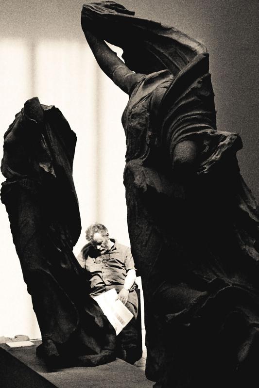 2004 British Museum - A sleeper amongst the sculpture