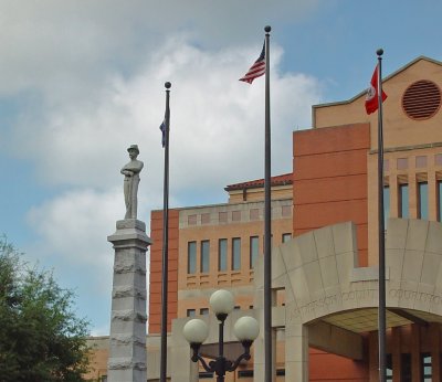 New courthouse and confederate memorial