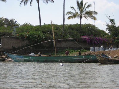 This sailing canoe transports coal from Uganda - a voyage of several days.