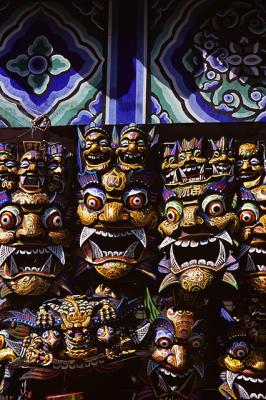 g3/33/642833/3/58054261.Masks1.jpg