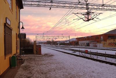 Sunset at Gulskogen Station.jpg