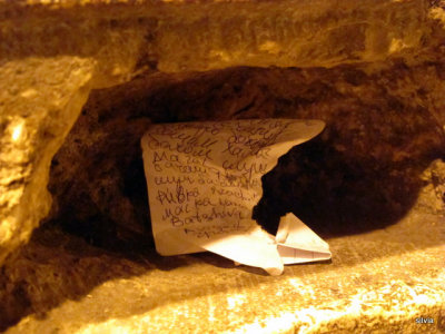 el deseo-papelito en el Muro de los Lamentos