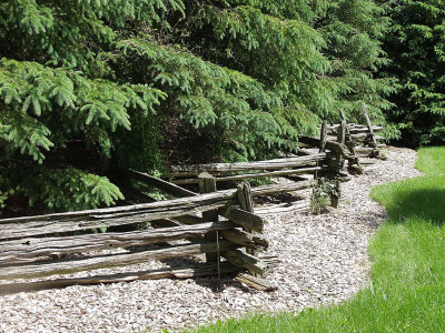 Zig-zag split rail