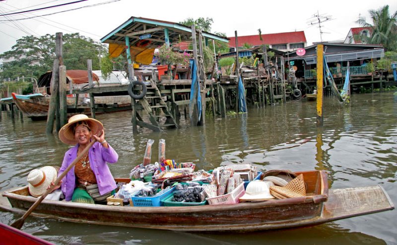 Daily life at Bangkok river