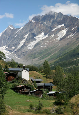 a small village in Vallais