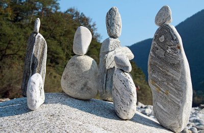 Art on river Maggia: The familiy