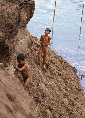 children play at Khan River