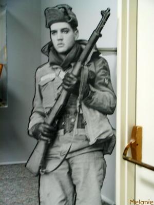 Elvis in militay outfit.jpg(346)