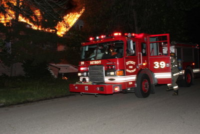 2008_detroit_houses_fire_joseph_campau_near_hendrie_pic-06.JPG