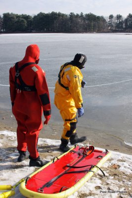 20080108_bridgeport_conn_fd_ice_rescue_training_lake_forest_DP_ 065.jpg