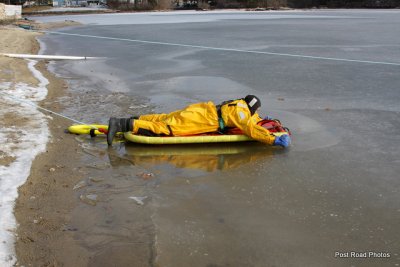 20080108_bridgeport_conn_fd_ice_rescue_training_lake_forest_DP_ 075.jpg