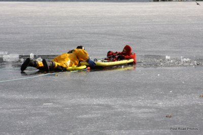 20080108_bridgeport_conn_fd_ice_rescue_training_lake_forest_DP_ 078.jpg