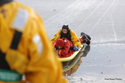 20080108_bridgeport_conn_fd_ice_rescue_training_lake_forest_DP_ 085.jpg