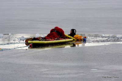 20080108_bridgeport_conn_fd_ice_rescue_training_lake_forest_DP_ 093.jpg