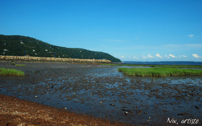 Baie St Paul Bord Fleuve Montagne.jpg