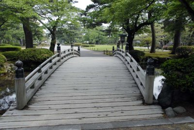 Bridge at Kenroku-en 017.jpg