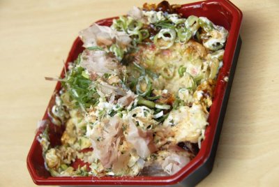 Okonomiyaki - Osaka Style 080.jpg