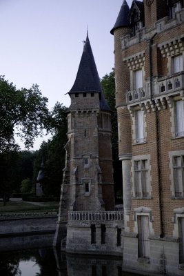 ChateauAtCombreaux.jpg