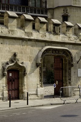 MaisonDeClunyGate060713.jpg