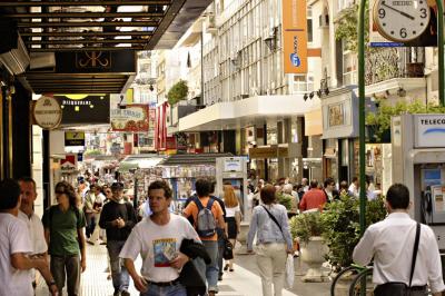 Florida Street: international shoppers' paradise
