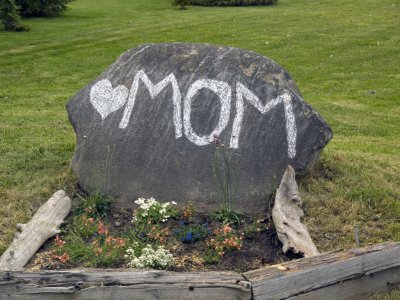 Somebody Hearts Their MOM!