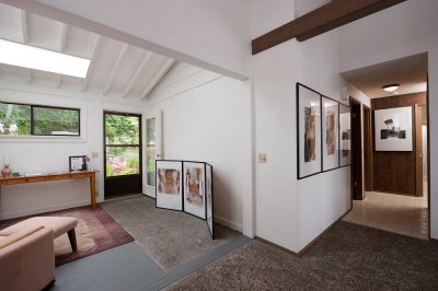 Main entry and hallway to bedrooms