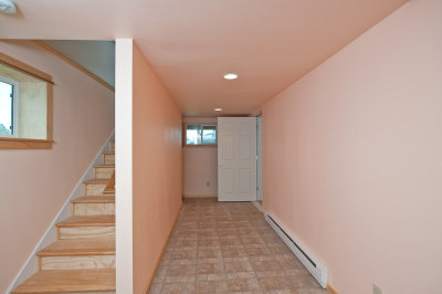 Hallway to bedroom 2