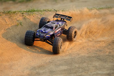 traxxas e-revo