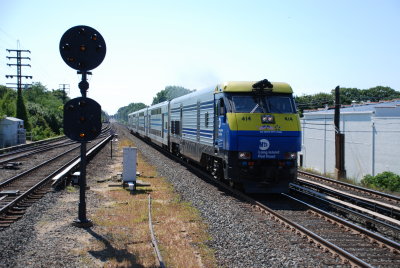 LIRR 414 EB Bellrose 082208.JPG