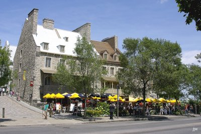 yellow umbrella.quebec.