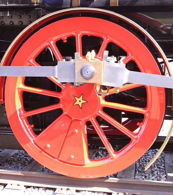 Rear driver on Central Pacific 63, the Leviathan