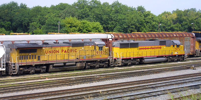 UP and CIRX power in the East yard