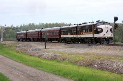 Its all but dark as Southbound 953 starts is trip across the 2nd District of the CNO&TP