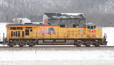 UP power on NS 264 at Bowen KY 