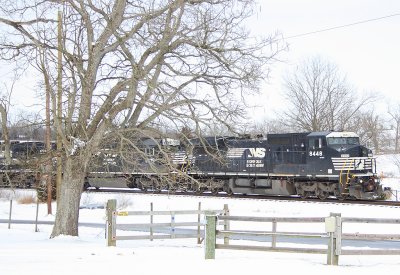 Eastbound 23G with a Ex-Conrail leader